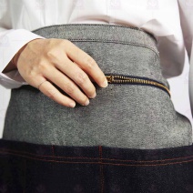 #9262 造型牛仔半身圍裙-藍色加黑色 37cm